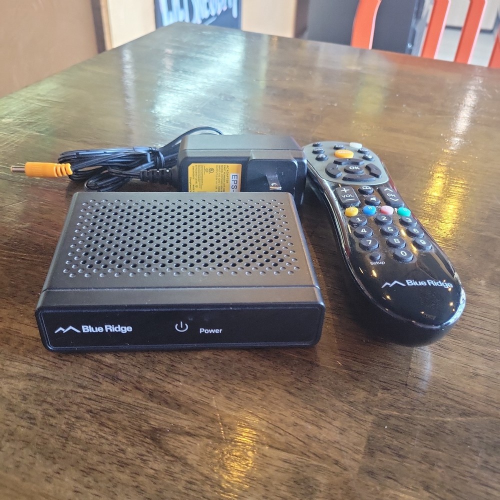 Evolution/Blue Ridge Digital HD Box MODEL DMS2004UHD W/ AC Adapter, Remote. E