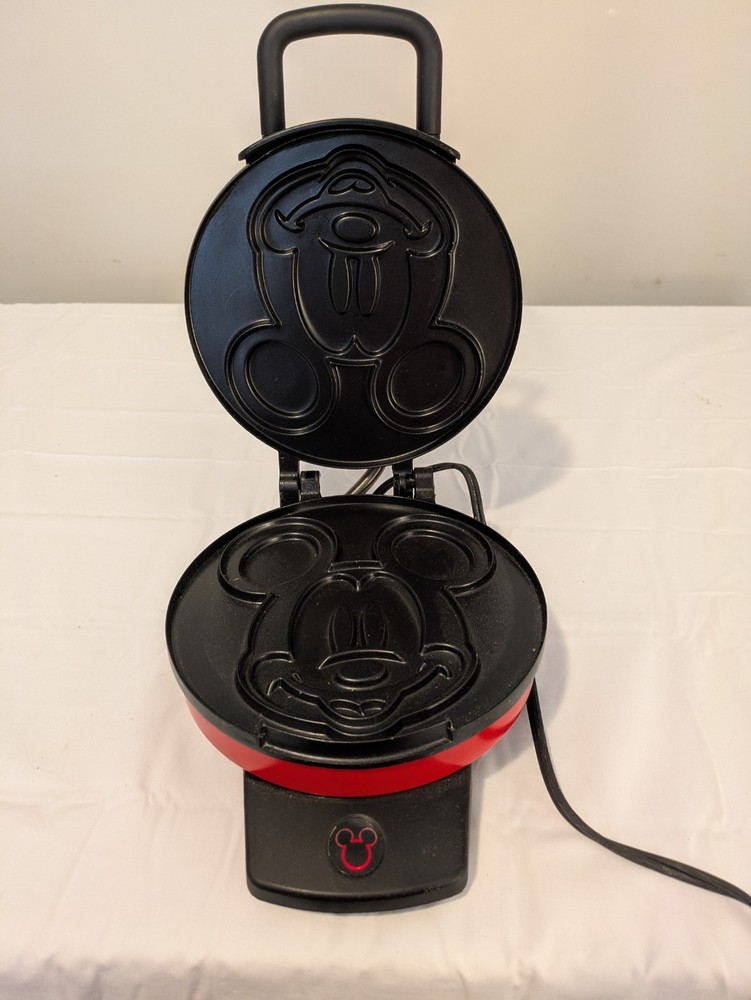 Disney Mickey Mouse 7.5 Inch Waffle Maker (Tested)