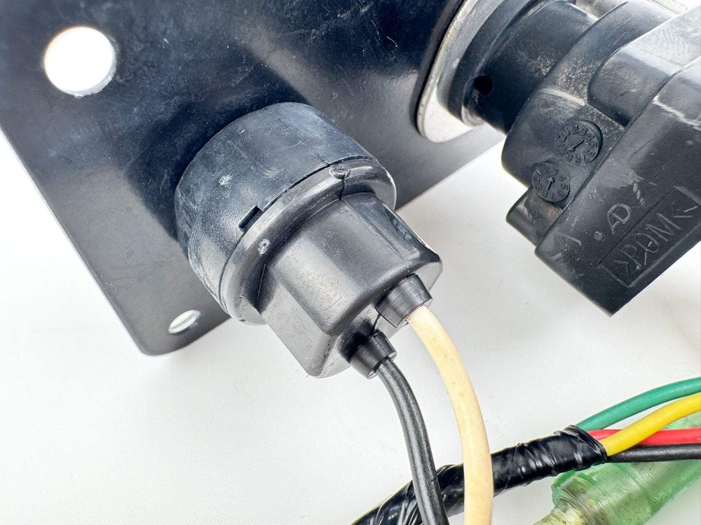 Yamaha Outboard Single Engine Key Switch & Key
