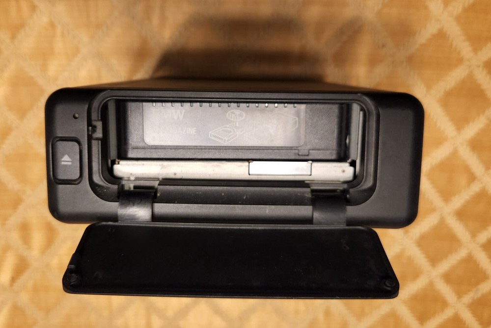 BMW E38 6CD Changer with magazine 