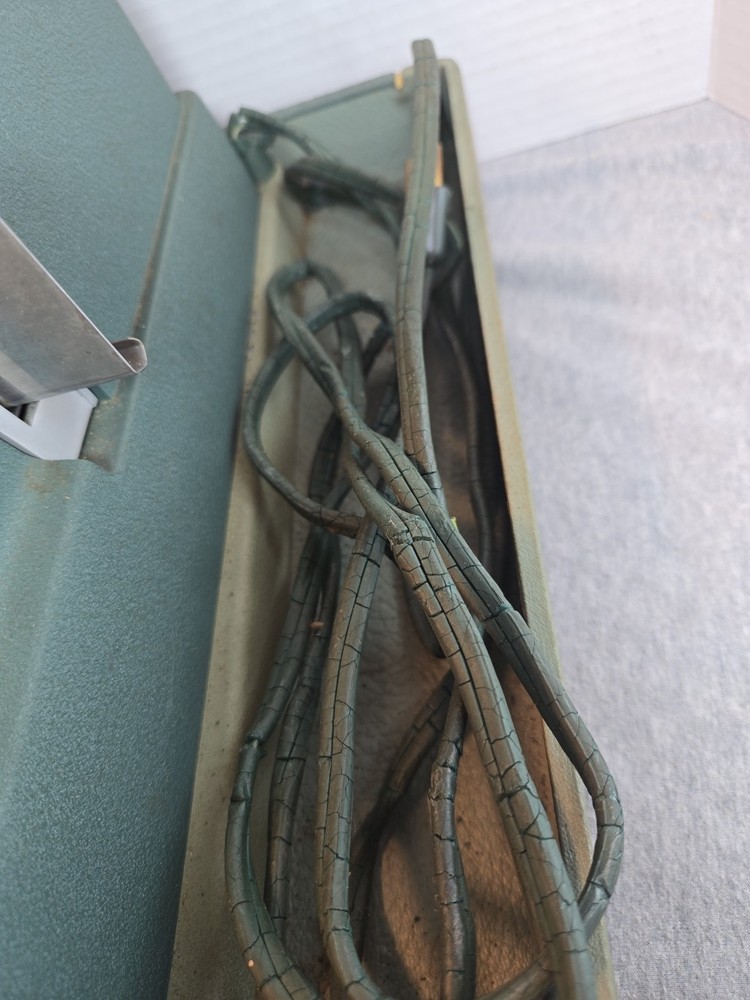 Vintage Argus 300 Automatic Slide Projector With Case Untested