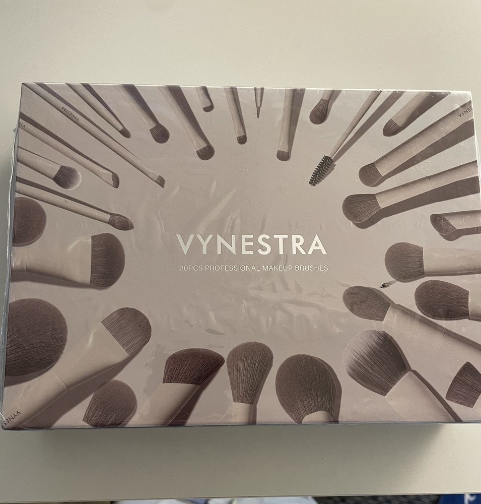 Vynestra 30 Piece Make Up Brushes