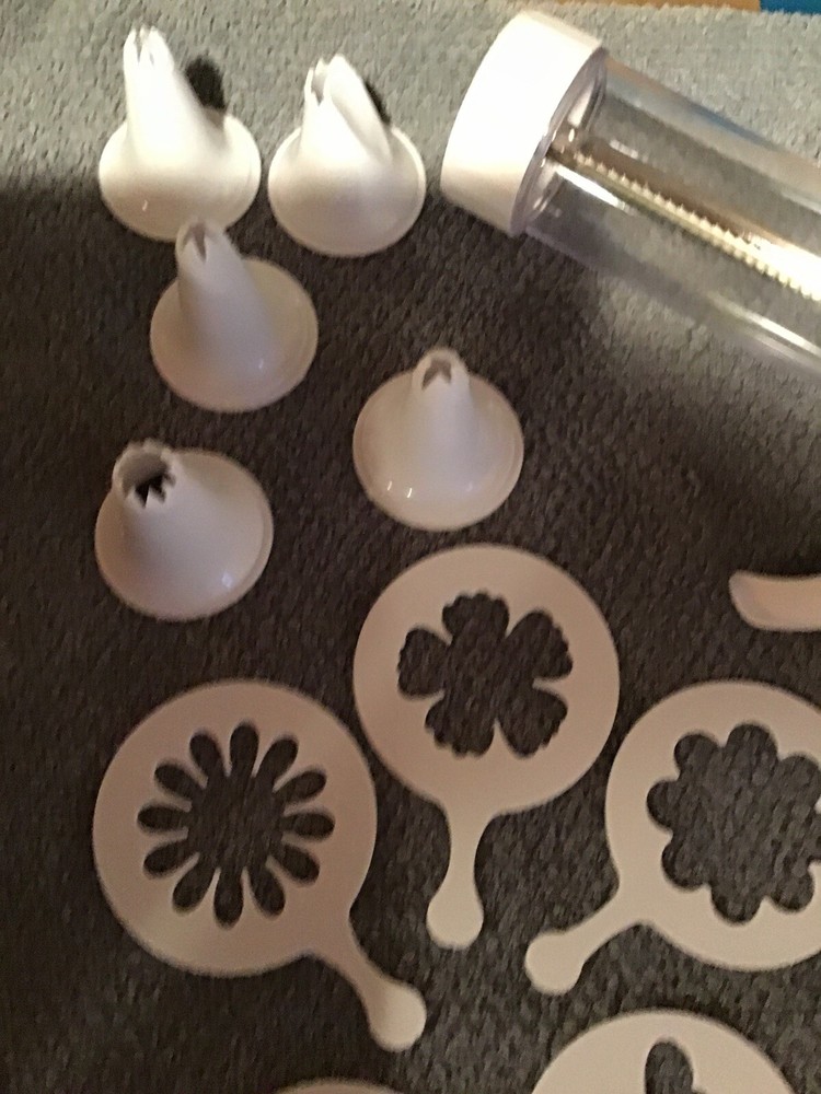 Cupcake Decorator Tool Set 19 Piece Set By Avon