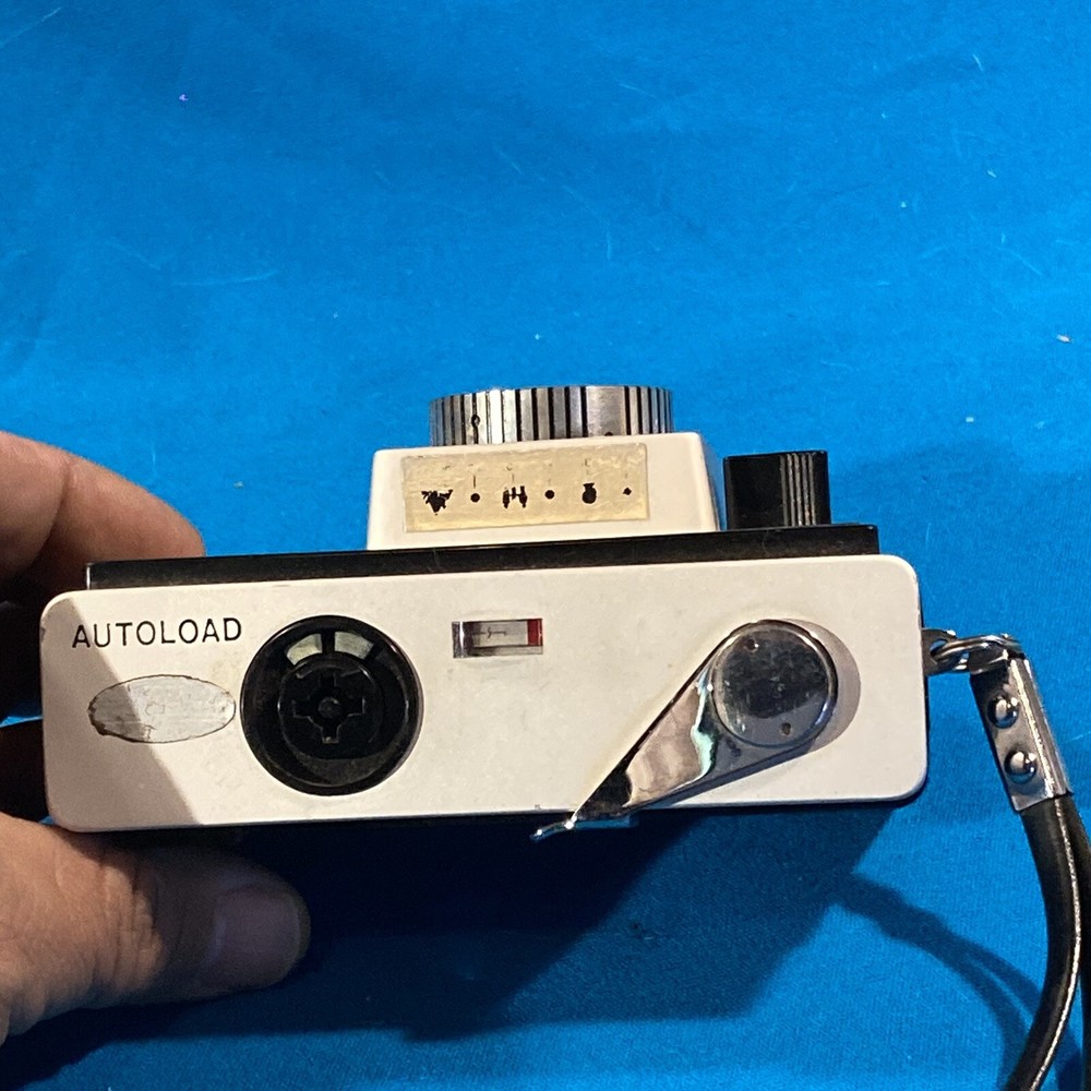 Bell & Howell Model 340 Autoload WITH 6 Shots Left Is A Deluxe Instamatic Clone!