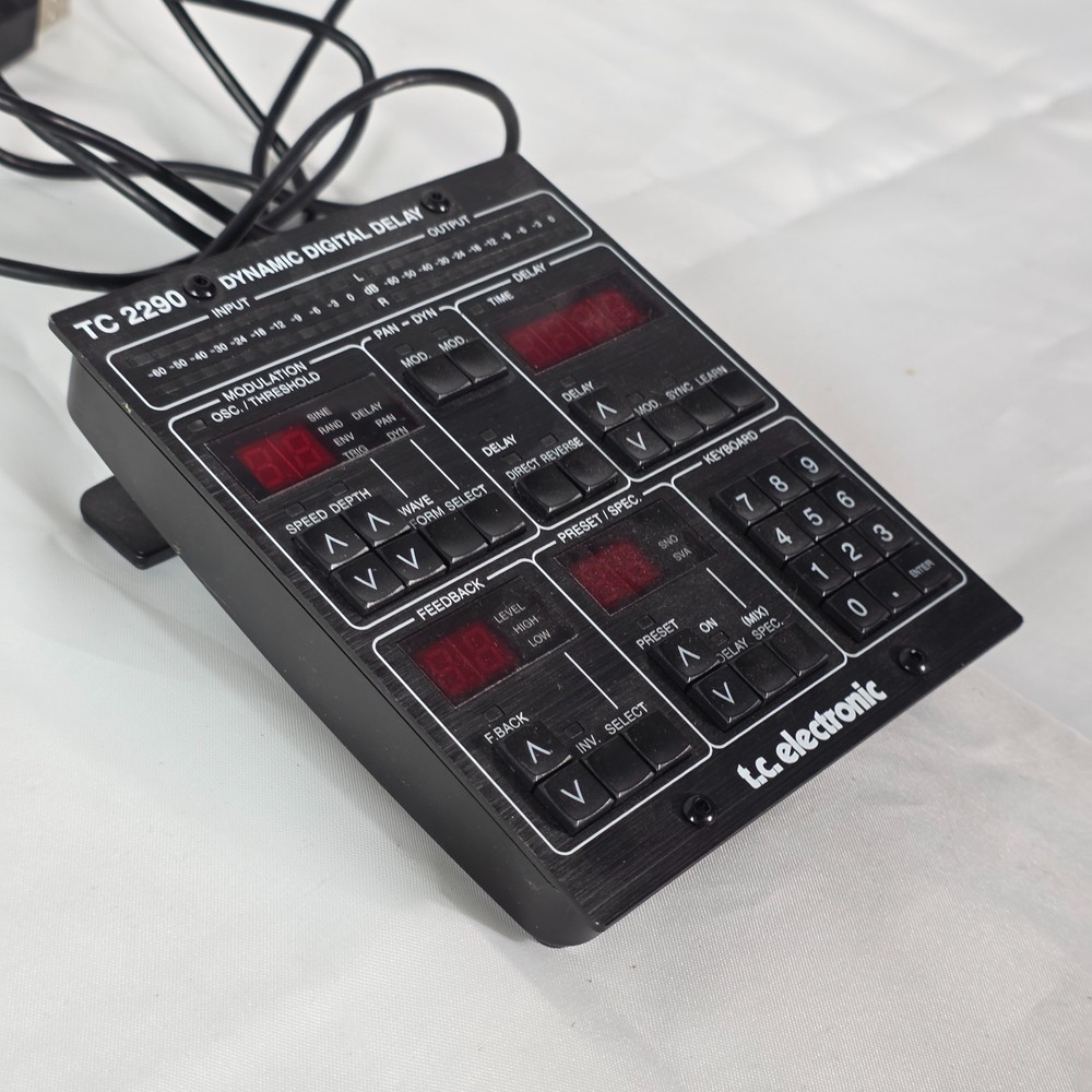 TC Electronic TC2290-DT Dynamic Digital Delay Desktop Controller with USB Black