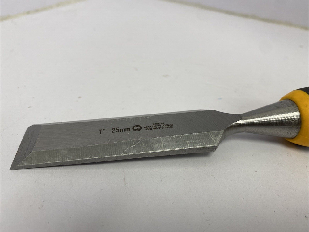 DEWALT 1" 25mm Side-Strike Chisel