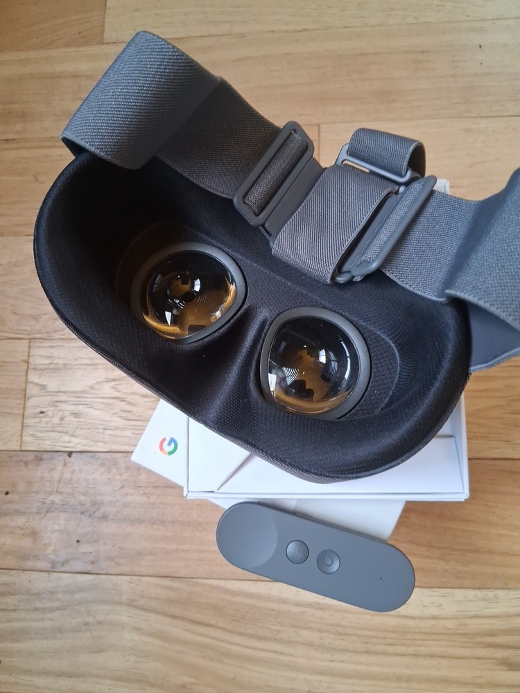 Google Daydream View VR Headset - Charcoal