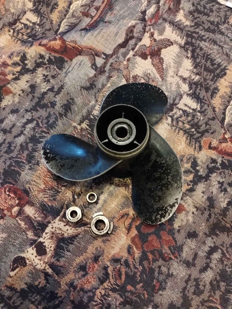 48-42522-9 Propeller With Hardware Off 8hp Mercury