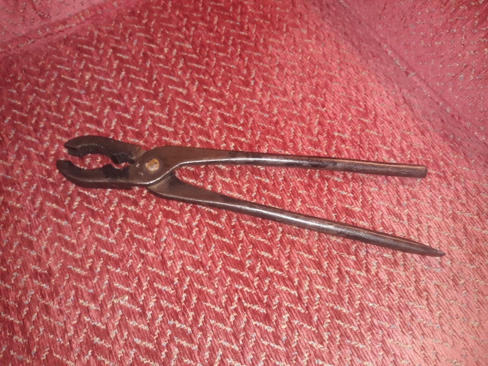 BLACKSMITHS TONGS 12 INCH