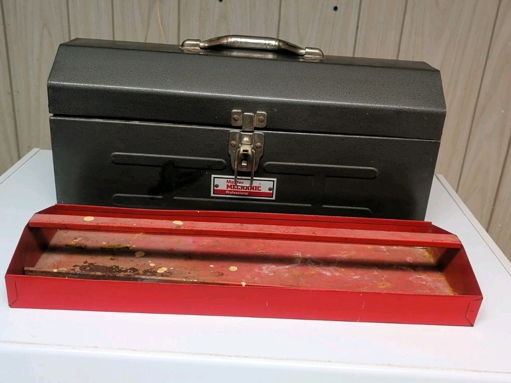 Master Mechanic True Value Socket Compartment Metal Vintage Toolbox 19 Inch Long