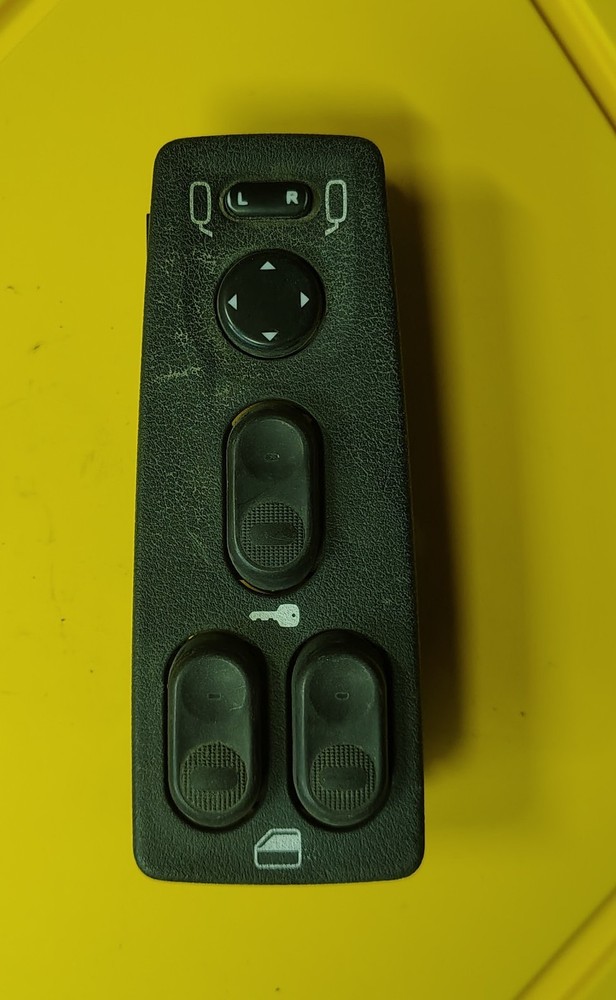 FREIGHTLINER DTL 16915481 SWITCH ASSEMBLY - POWER LOCK LEFT HAND