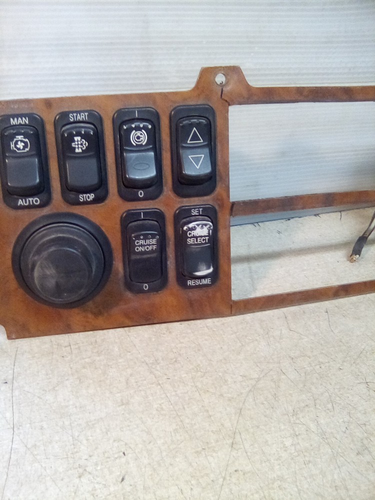 2009 Peterbilt 386 Dash Switch Panel S64-6016-200