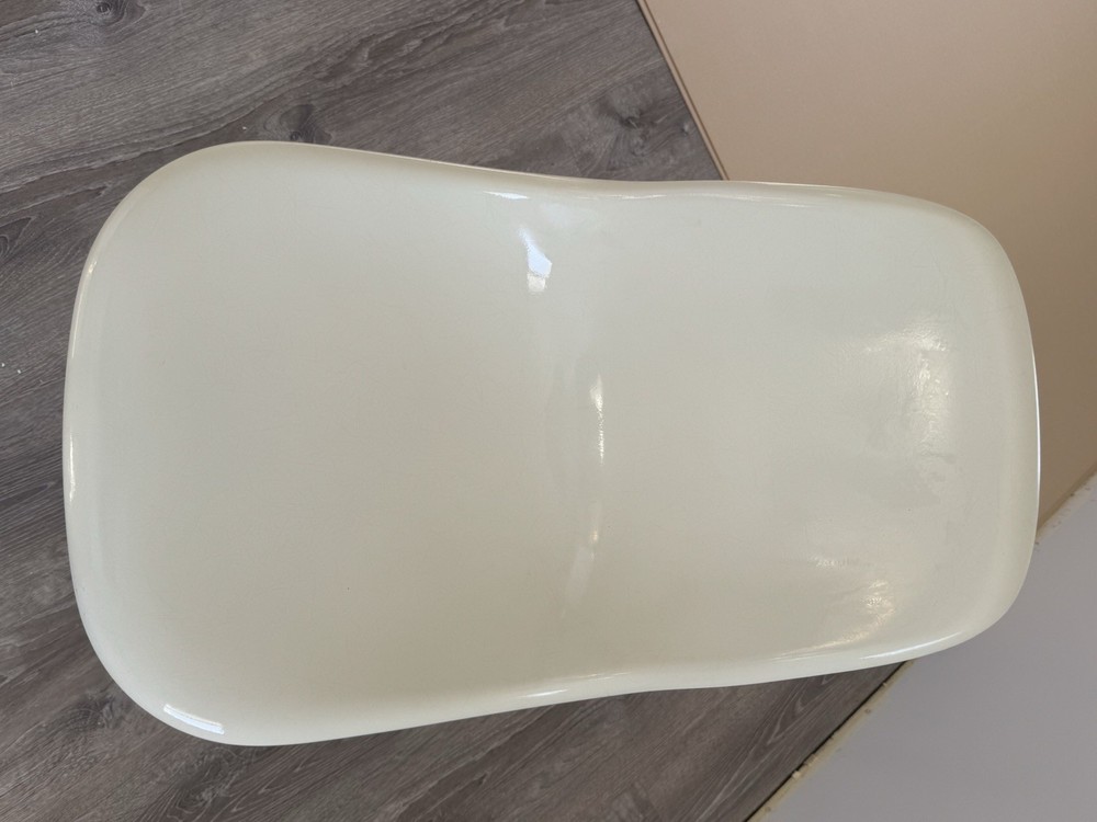 Eames Molded Plastic Side Chairs Set-of-4