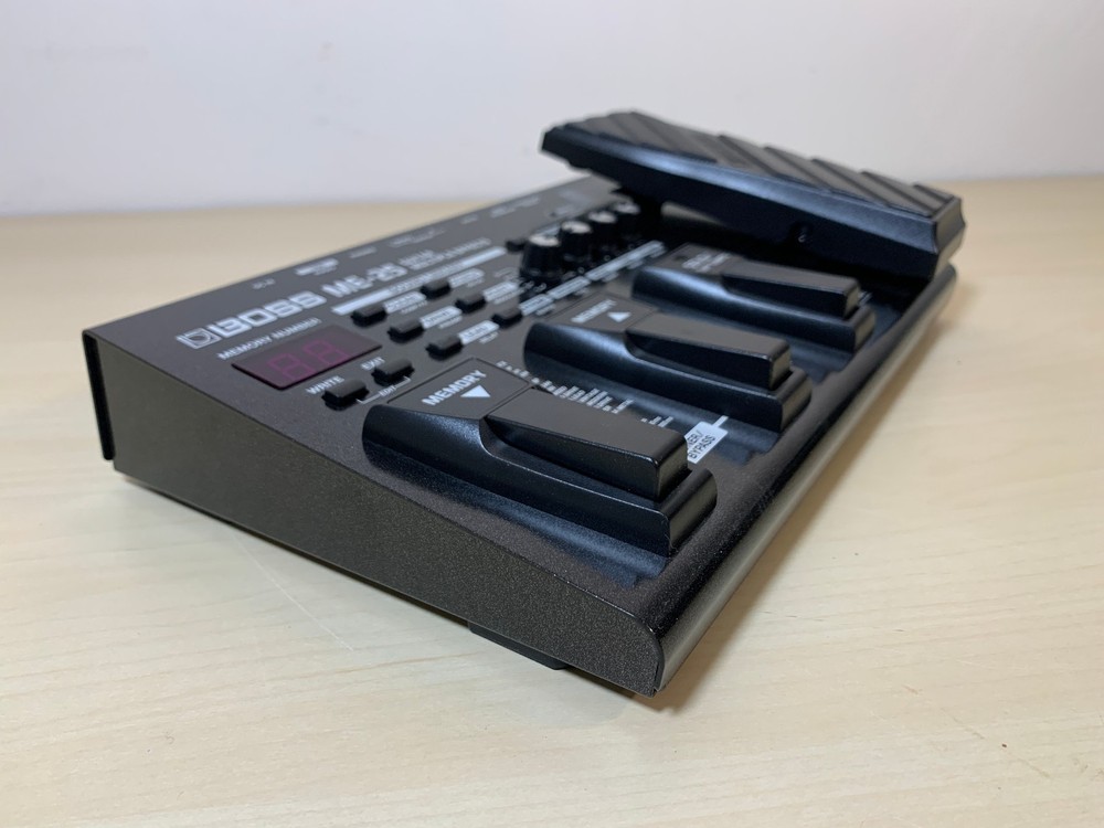 BOSS ME-25 Guitar Multi-Effects Processor w/ box + Inst Cable + 9v Power Adaptor