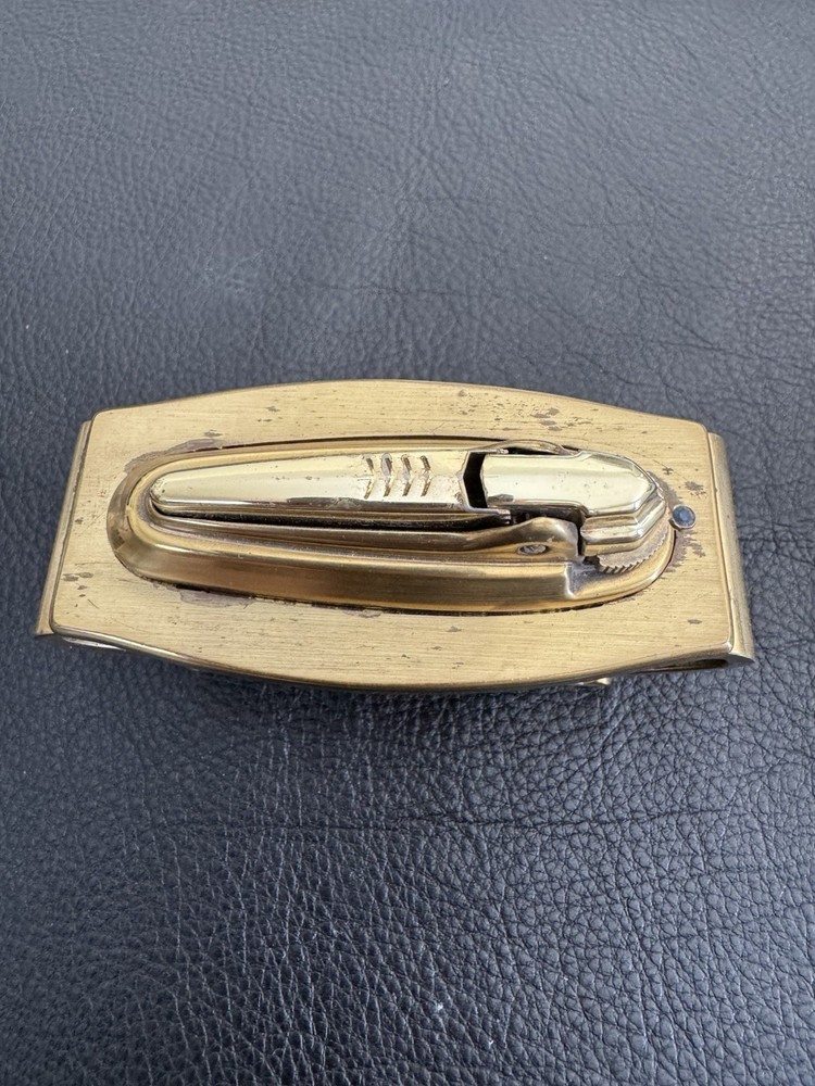 Vintage Ronson Varaflame Table Lighter.