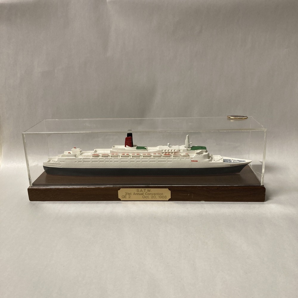 QUEEN ELIZABETH II • 1986 CUNARD SHIP MODEL • SATW CONVENTION