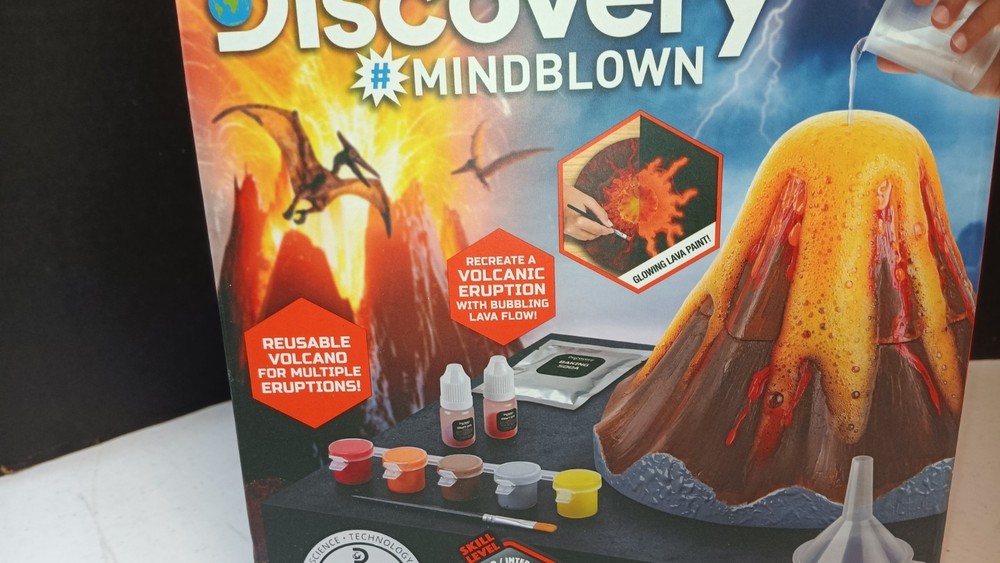 🆕 DISCOVERY Mindblown 14Pc. DIY Volcano Science Lab, Paint & Play Eruption Kit