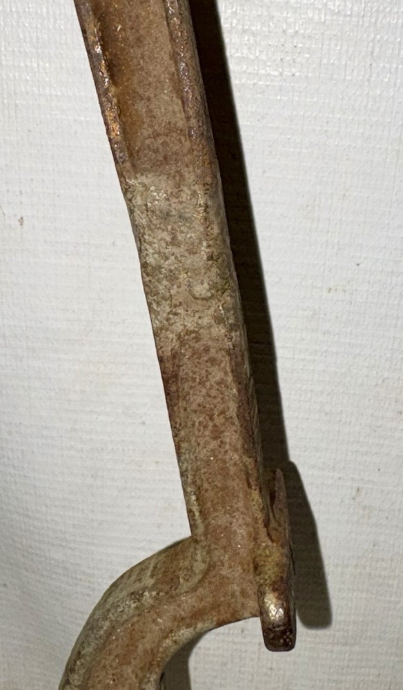 VINTAGE METAL CUTTING/HOLDING OR BENDING SHEARS TOOL