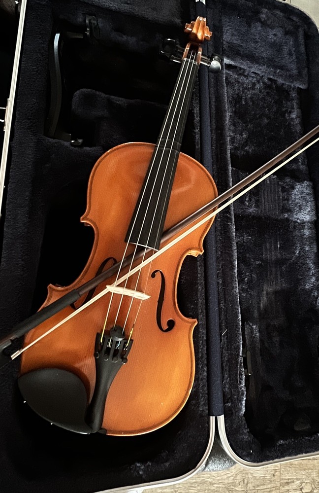 violin 4/4 preowned Has Some Damage