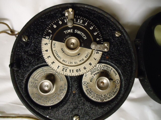 VINTAGE L.R. TEEPLE CO. AUTOMATIC TIME SWITCH #B2