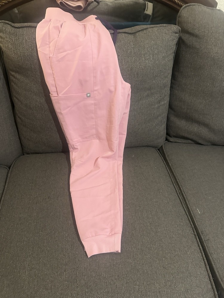 Fabletics Women’s scrub Sets Size Small/Short