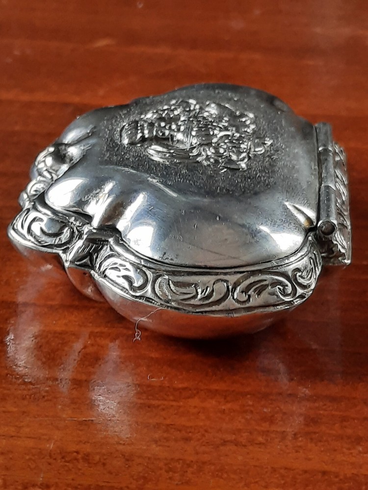 800 Silver Cast German Shell Shaped Trinket or Snuff Box