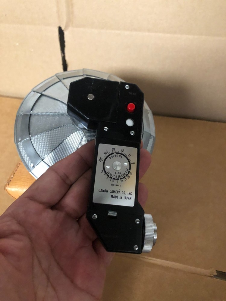 Canon Flash Unit Model V-2 + Leather Case