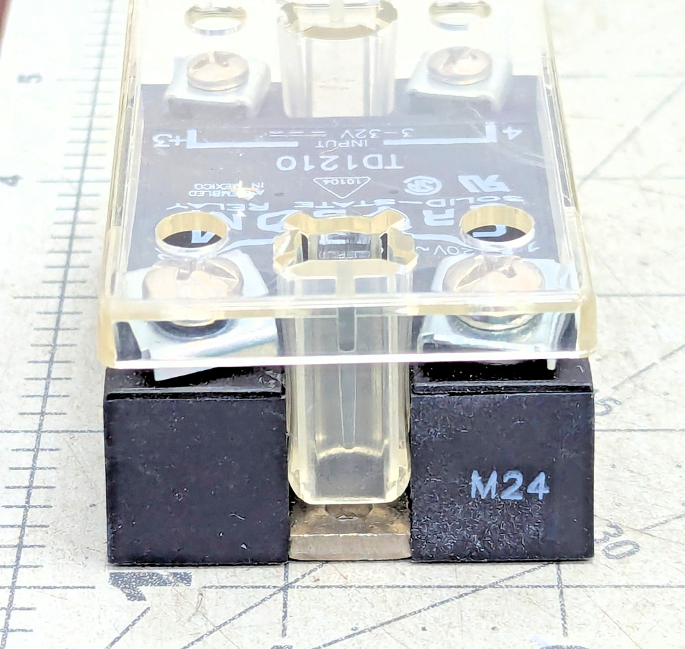 Crydom TD1210 Solid State Relay Input 3~ 32Vdc Output 120Vac 10A Working Pull [Z