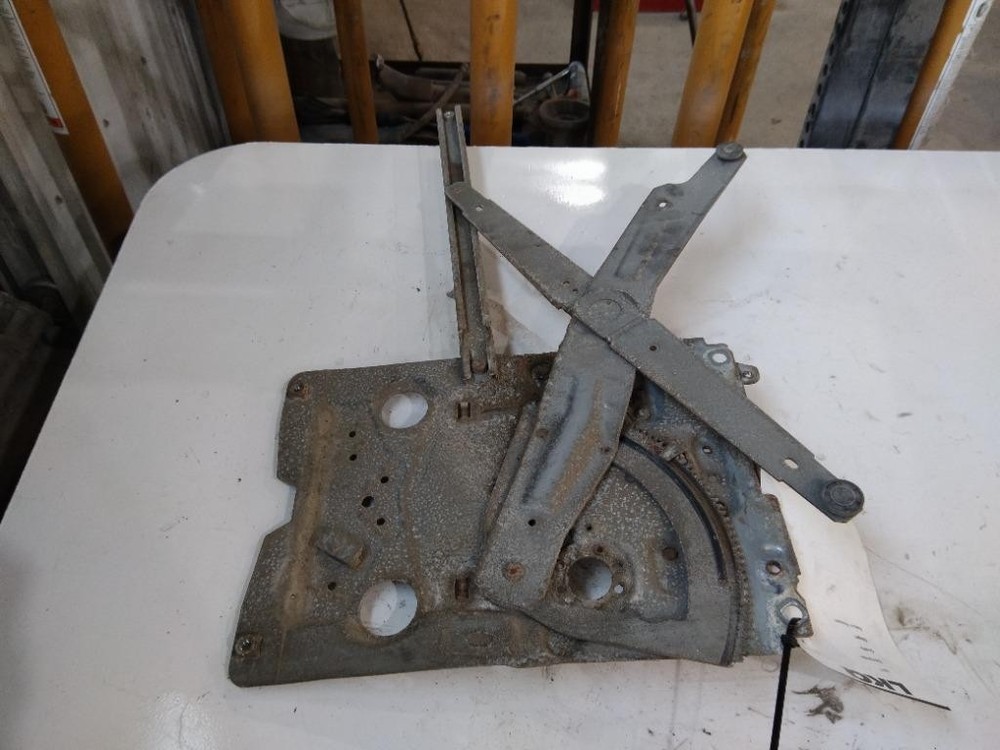 For 2007 VOLVO VNL WINDOW REGULATOR Right , MN