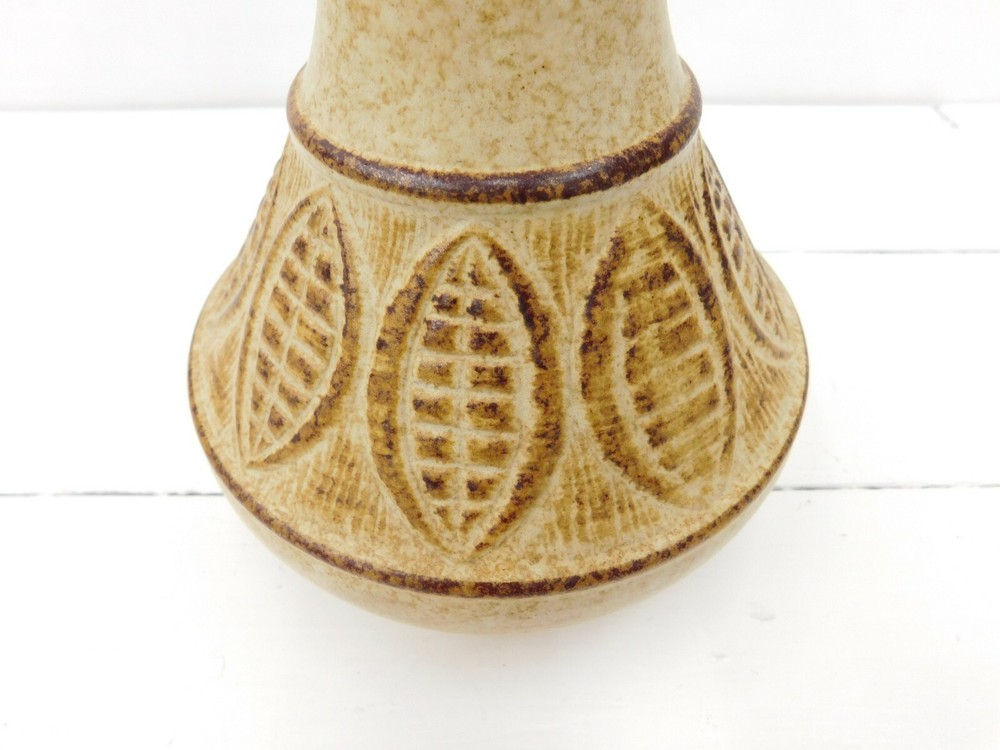 Leaf Pattern Pottery Vase / A-37