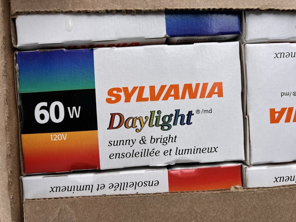60 watt SYLVANIA Light Bulbs A19 4 Pack - New