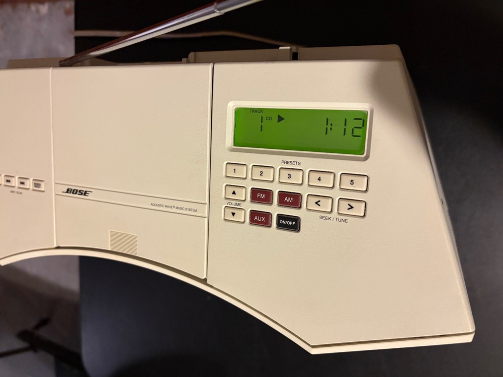 Bose Acoustic Wave Music System Model CD-3000 off white with remote