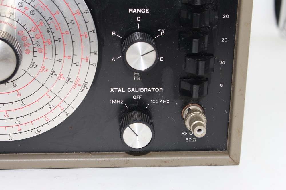 B&K Precision Solid State Model E-200D RF Signal Generator Parts Only Untested