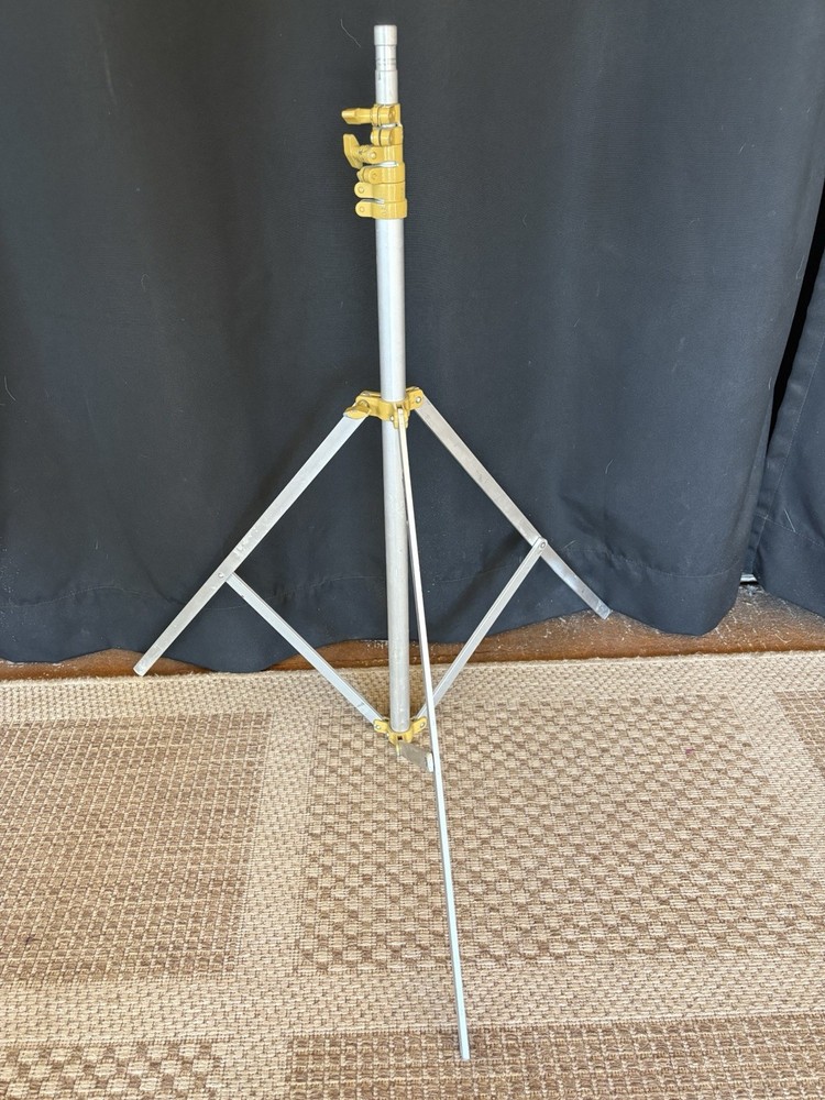 Lowel Light Stand Video Photo Lightly Used By Professional