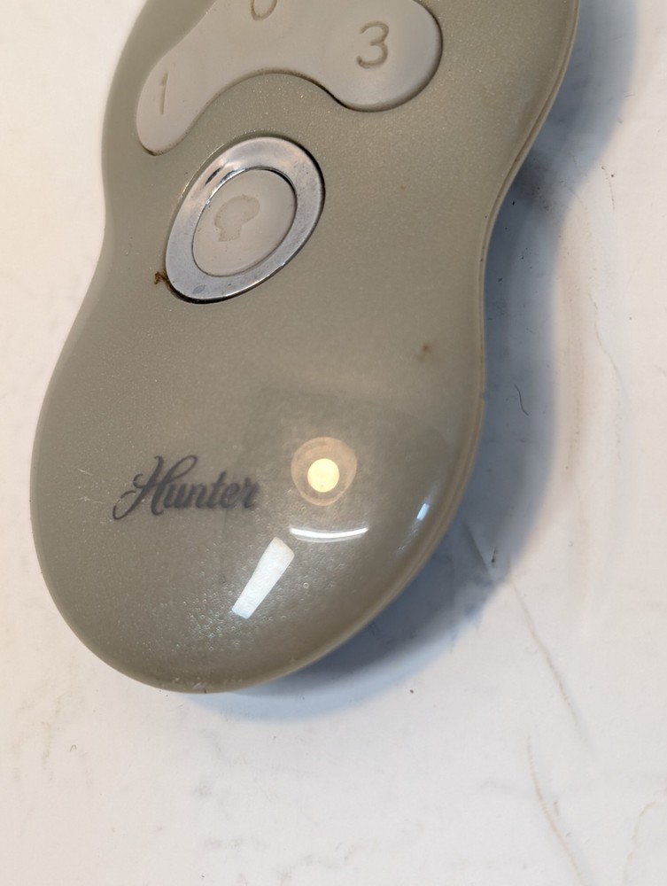 Hunter OEM Ceiling Fan Remote Control Transmitter 99123 Works - New Battery