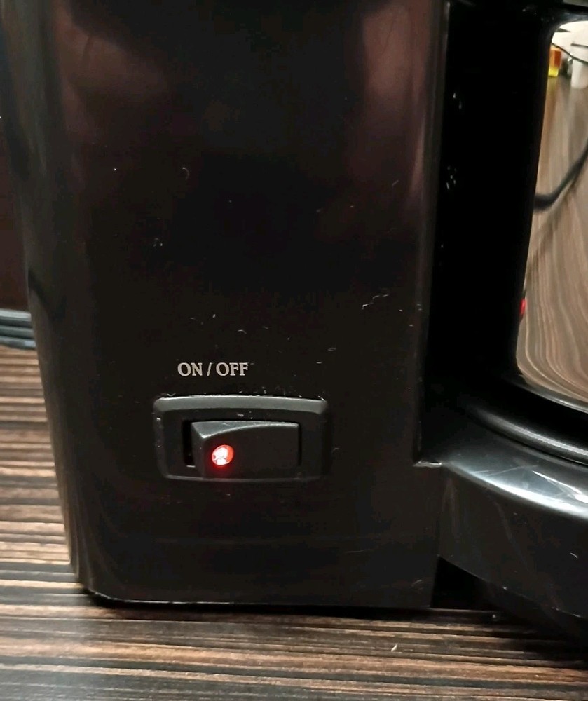 WARING PRO PROFESSIONAL QUALITY 4 CUP COFFEEMAKER WTCM16PC