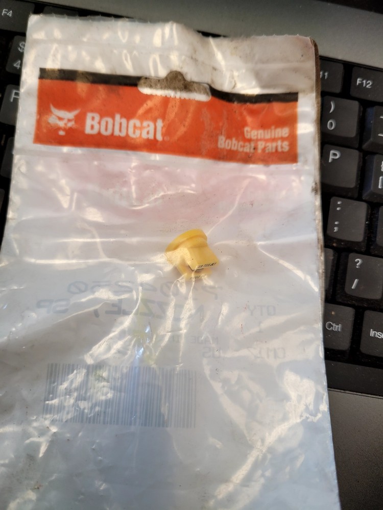 OEM Bobcat Spray Nozzle Tip 7104250  ( A1-4A)