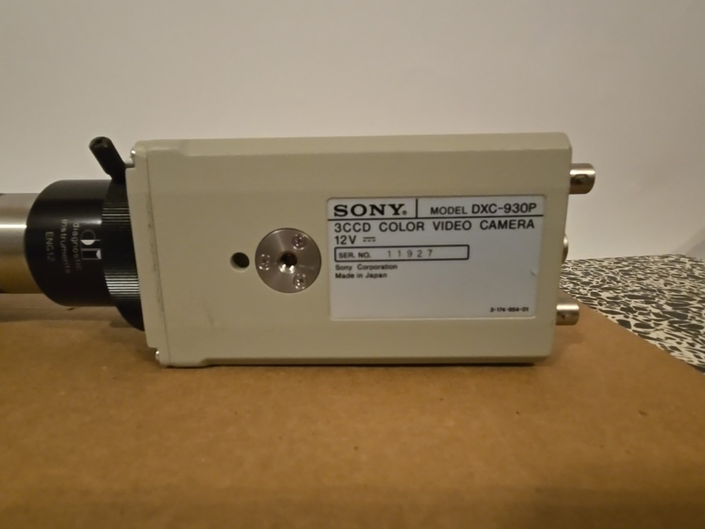 Sony 3CCD-IRIS DXC-930P Microscope Video Camera w/ENG12 Coupler, Lens