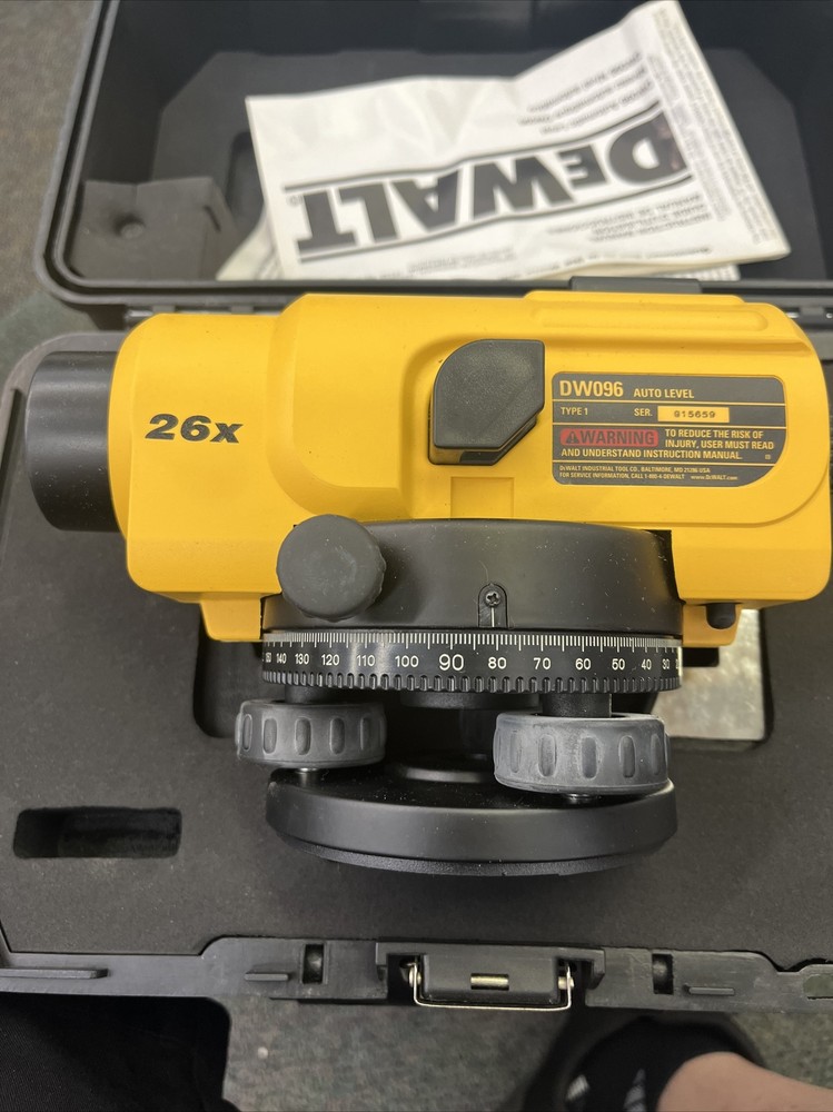 DEWALT DW096 Magnification Automatic Optical Level 26X with Case