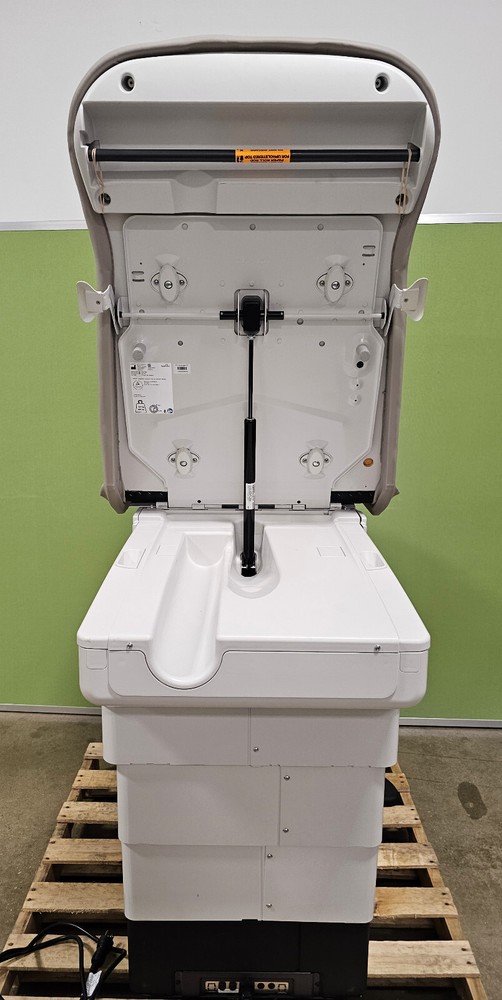 Midmark 224 Exam Table