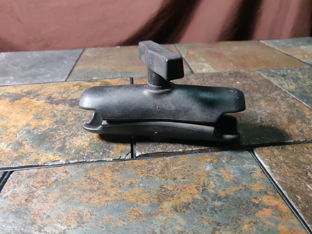 RAM Mount Plastic 1.5'' Ball 4.63" Double Socket Medium Sized Arm RAP-201U