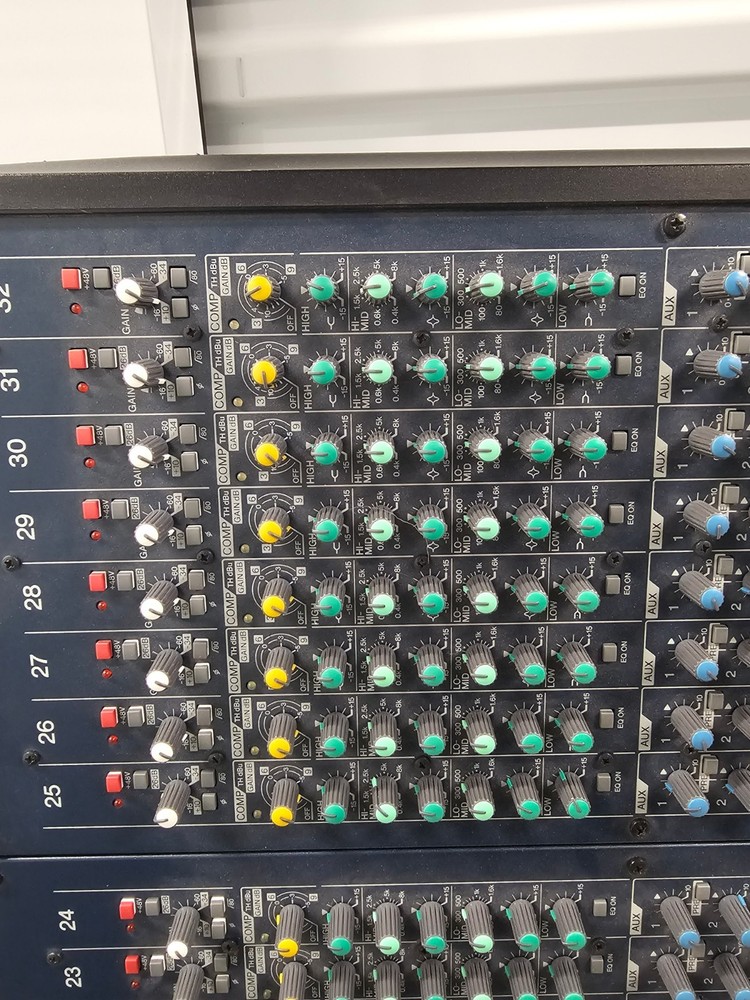 Yamaha IM8-32 Sound Reinforcement Console