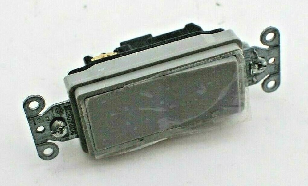 Hubbell DS320GY 3-Way Decora Switch