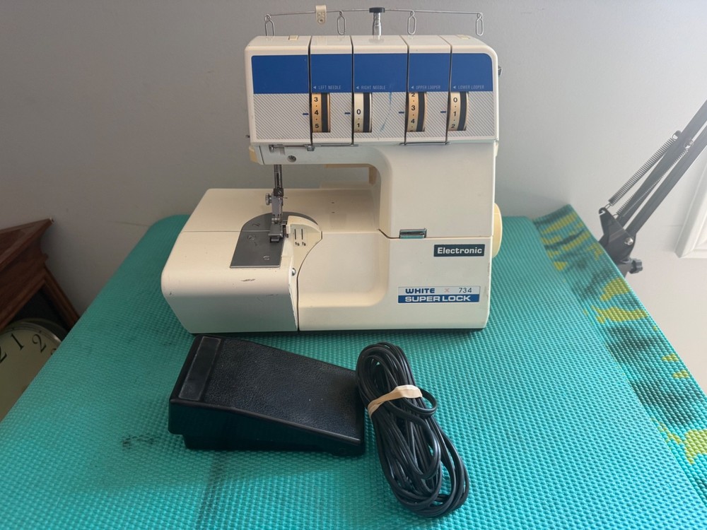 Superlock 734 Serger Overlock SEWING MACHINE - READ