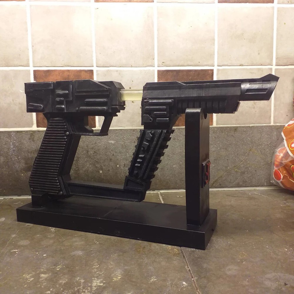 v visitors mini series 3d printed blaster prop with display base