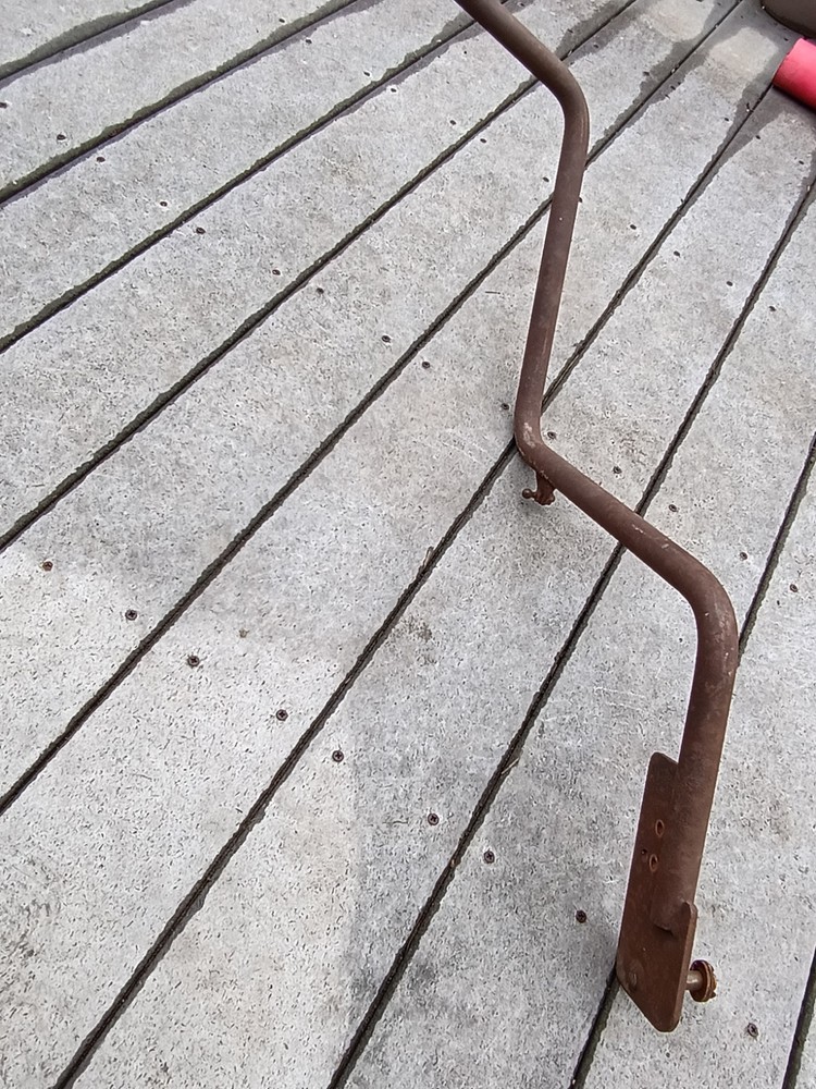 case 60xt, 70xt seat lap bar