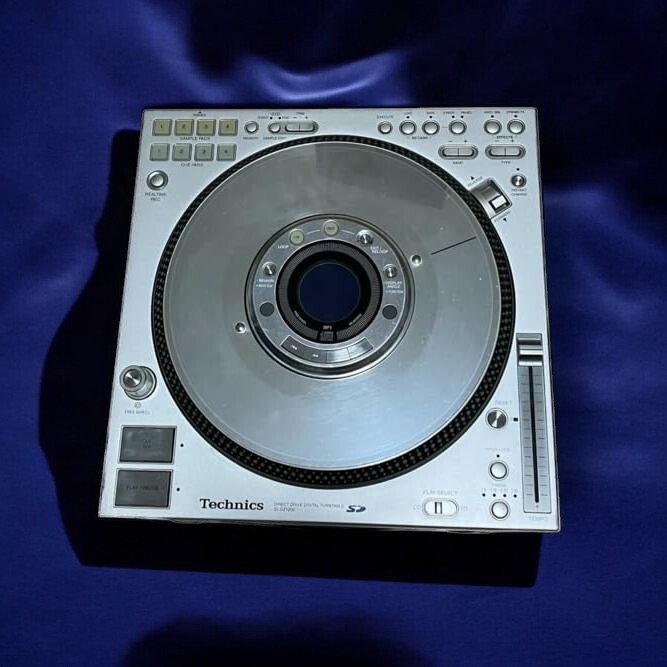 Technics SL-DZ1200 Digital Turntable CD Player Direct Drive Silver Used