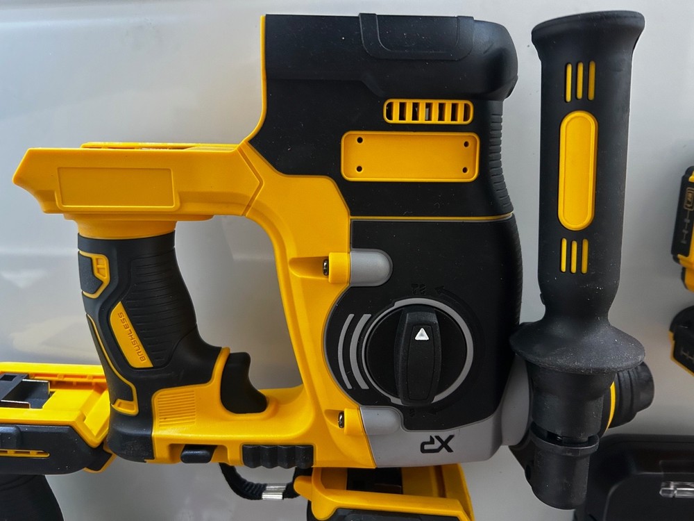 New Dewalt Dupe Drill Kit ( Unbranded )