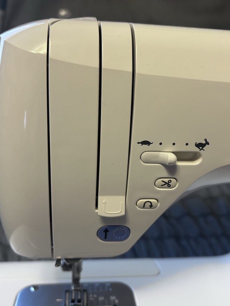 SINGER Quantum XL-150 Sewing Machine Japan Computerized Embroidery Tested READ