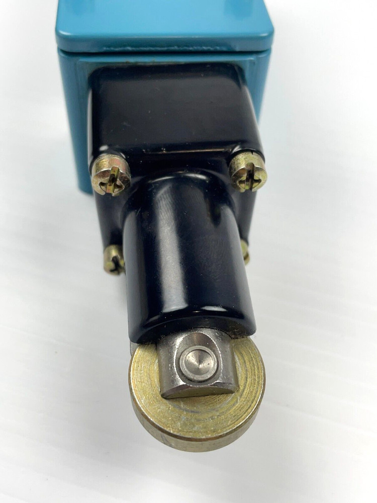 Micro Switch 5ML1 9519 Roller Plunger Limit Switch